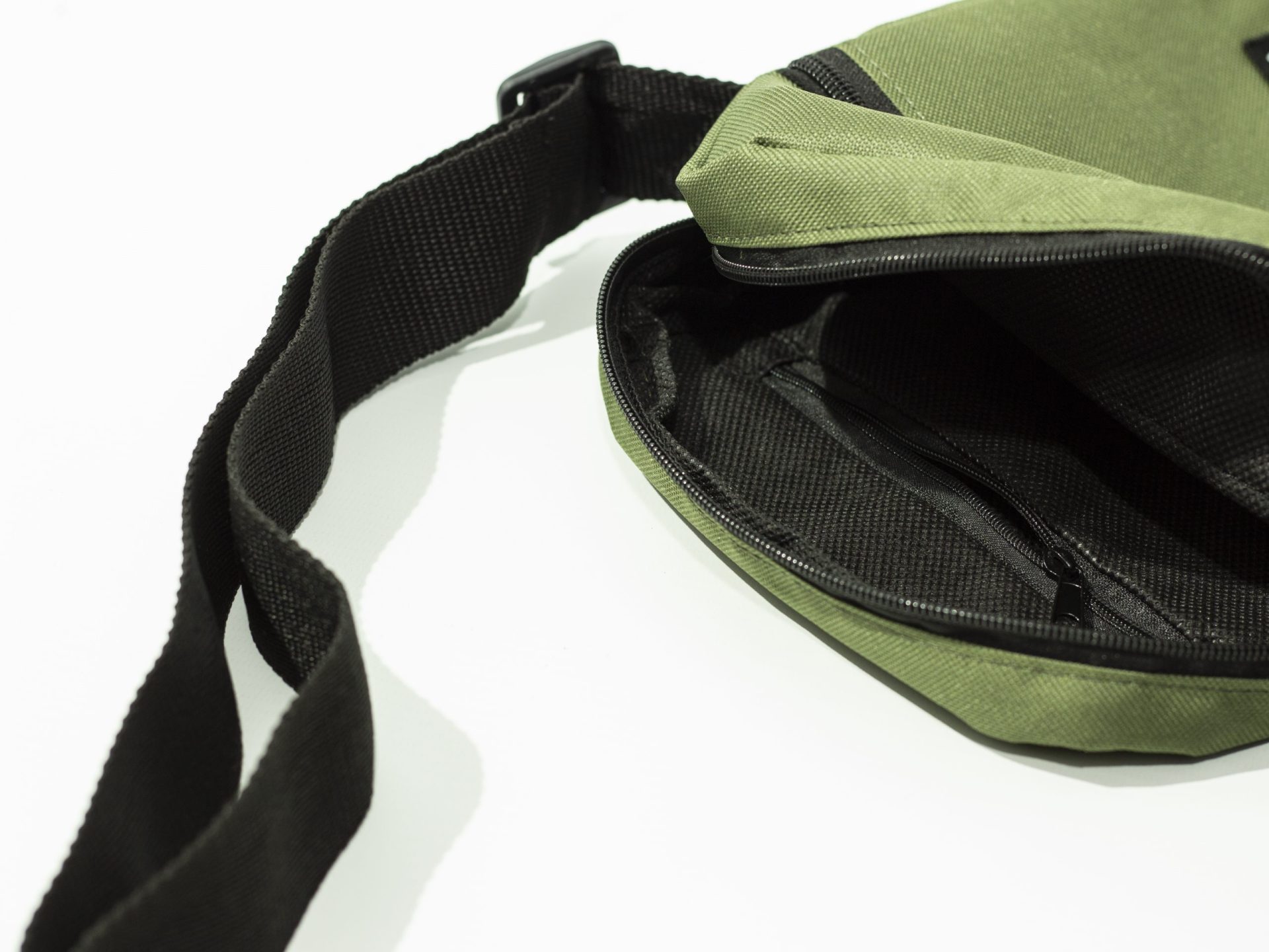 bandolera urban verde - Imagen 6