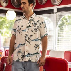 Alternative view of Camisa hawaiana isla blanca