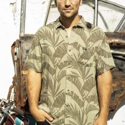 Alternative view of Camisa hawaiana beach verde