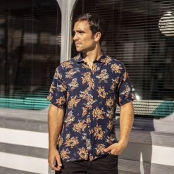 Alternative view of Camisa hawaiana cayo azul