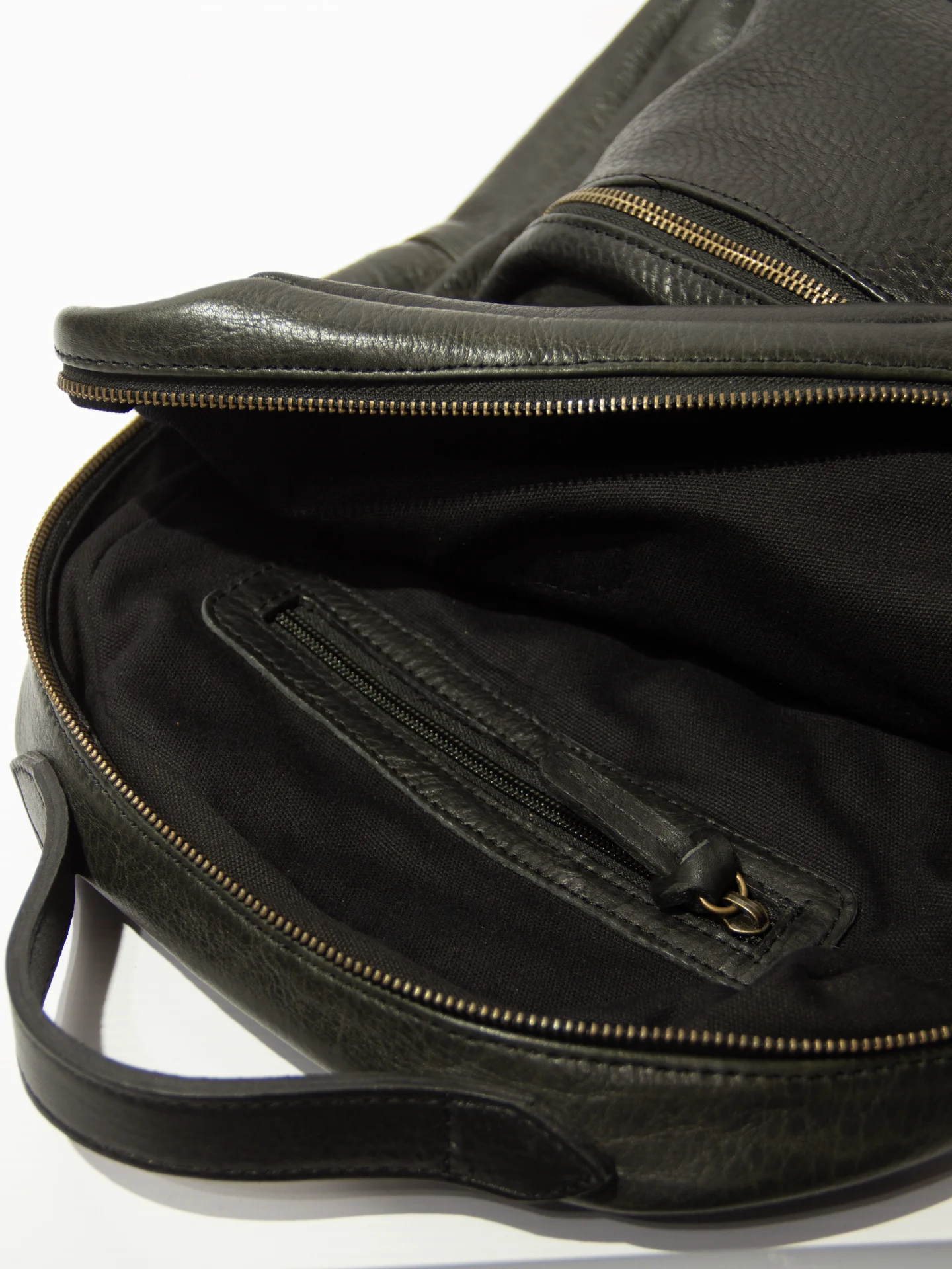 Mochila davidson negra de cuero vacuno resistente - Imagen 13