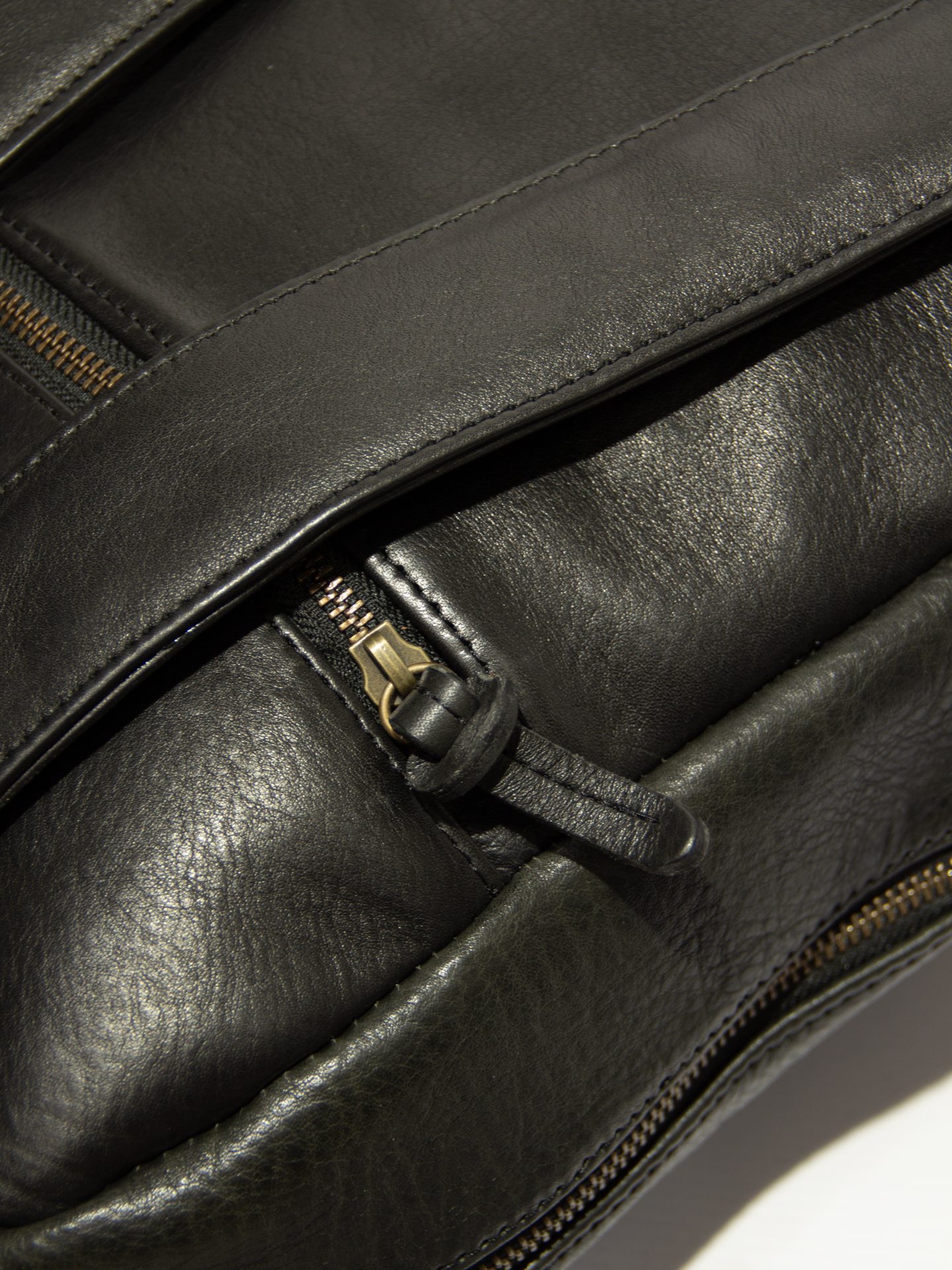 Mochila davidson negra de cuero vacuno resistente - Imagen 16