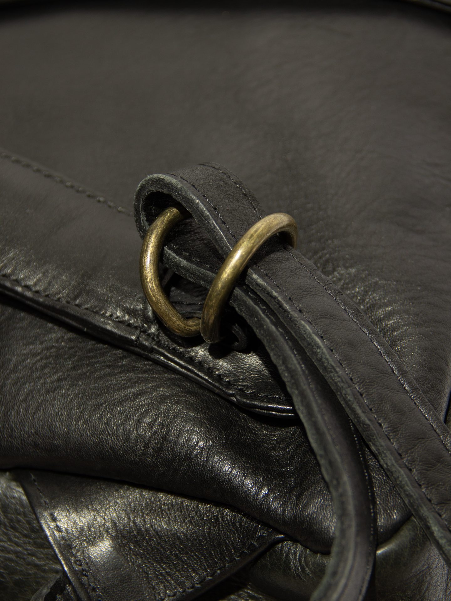 Mochila davidson negra de cuero vacuno resistente - Imagen 15