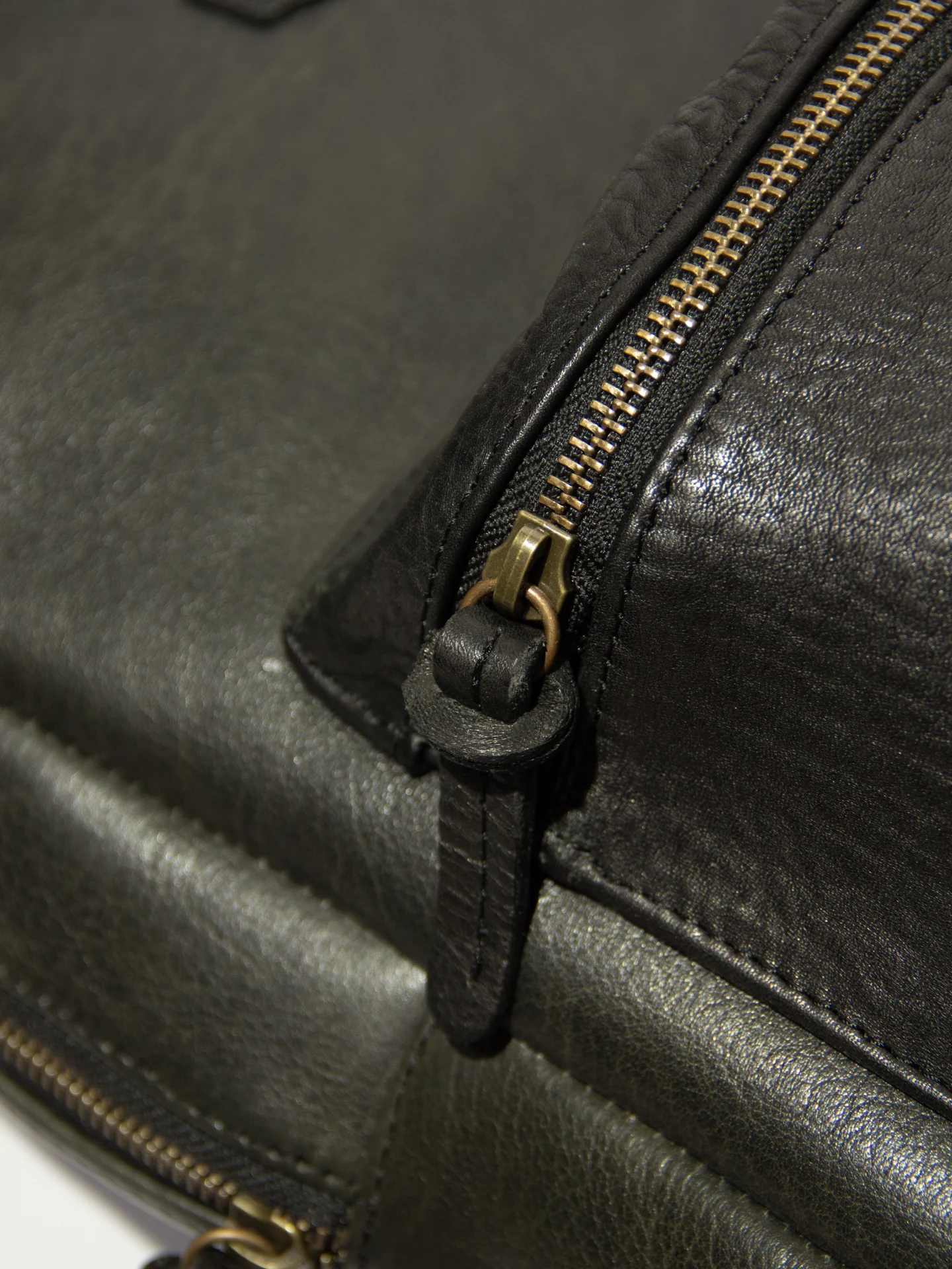 Mochila davidson negra de cuero vacuno resistente - Imagen 12