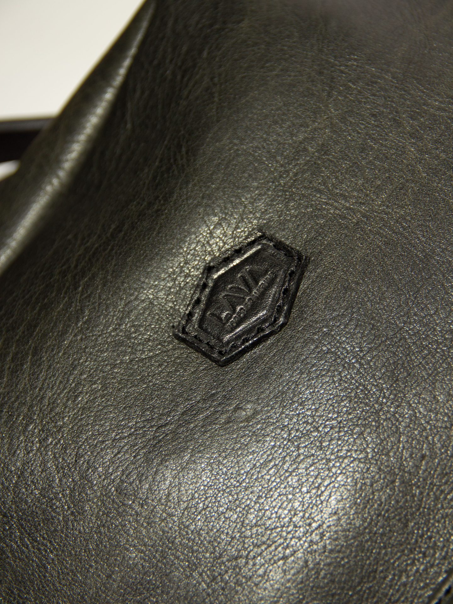 Mochila davidson negra de cuero vacuno resistente - Imagen 11