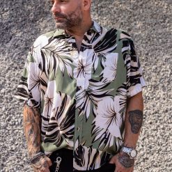 Alternative view of Camisa hawaiana aloha verde militar