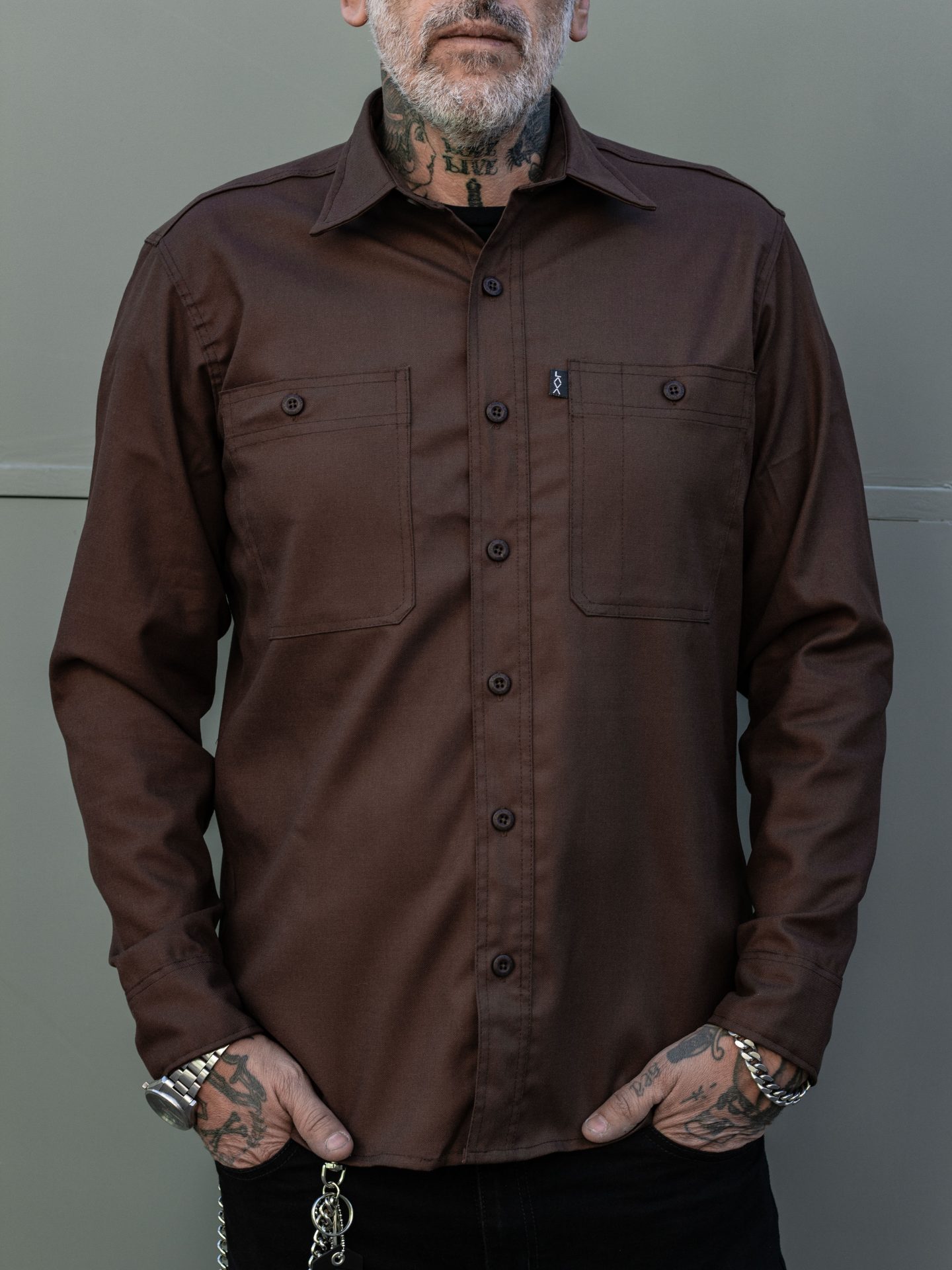 Camisa sarga manga larga marron - Imagen 4
