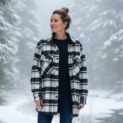 Alternative view of Camisaco con micropolar alpes oversize mujer blanco y negro lineas camel